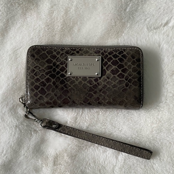 Michael Kors Waller - Picture 1 of 3